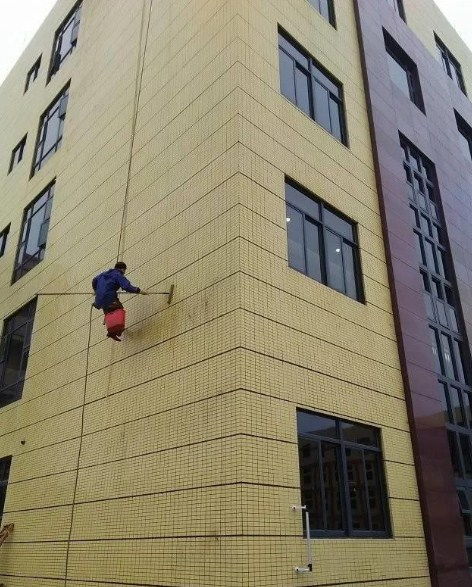 西工區(qū)外墻清洗服務哪家強？專業(yè)清潔建筑物的全方位指南