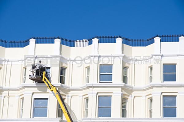 清潔窗框與建筑物 系統(tǒng)化外墻維護(hù)作業(yè)實(shí)踐指南